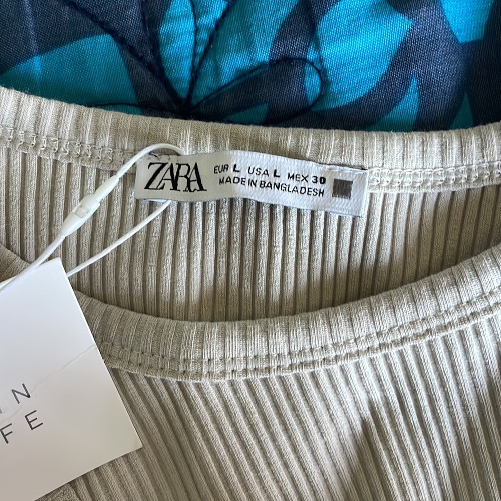 Zara Ribbed Halter Top - Picture 4 of 5